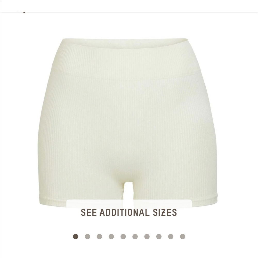 ✨SKIMS Stretch Rib Short - Picture 3 of 6